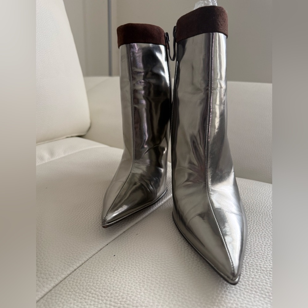 NWOT MARCIANO by GUESS PEWTER/SILVER ANKLE BOOT w/BROWN TRIM  10M
